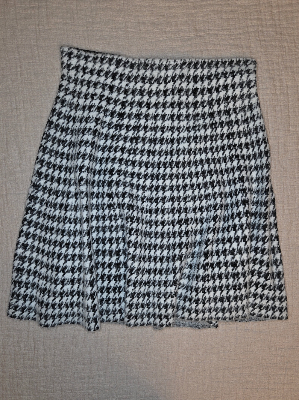 Max Studio Black and White Houndstooth A-Line Knit Skirt